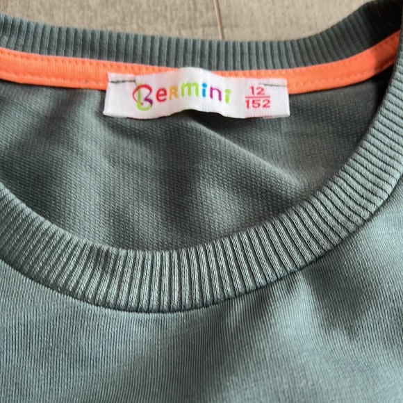 🟢 BUNDLE SALE 2 for $20 - NWOT Girls Sweatshirt - Picture 6 of 12